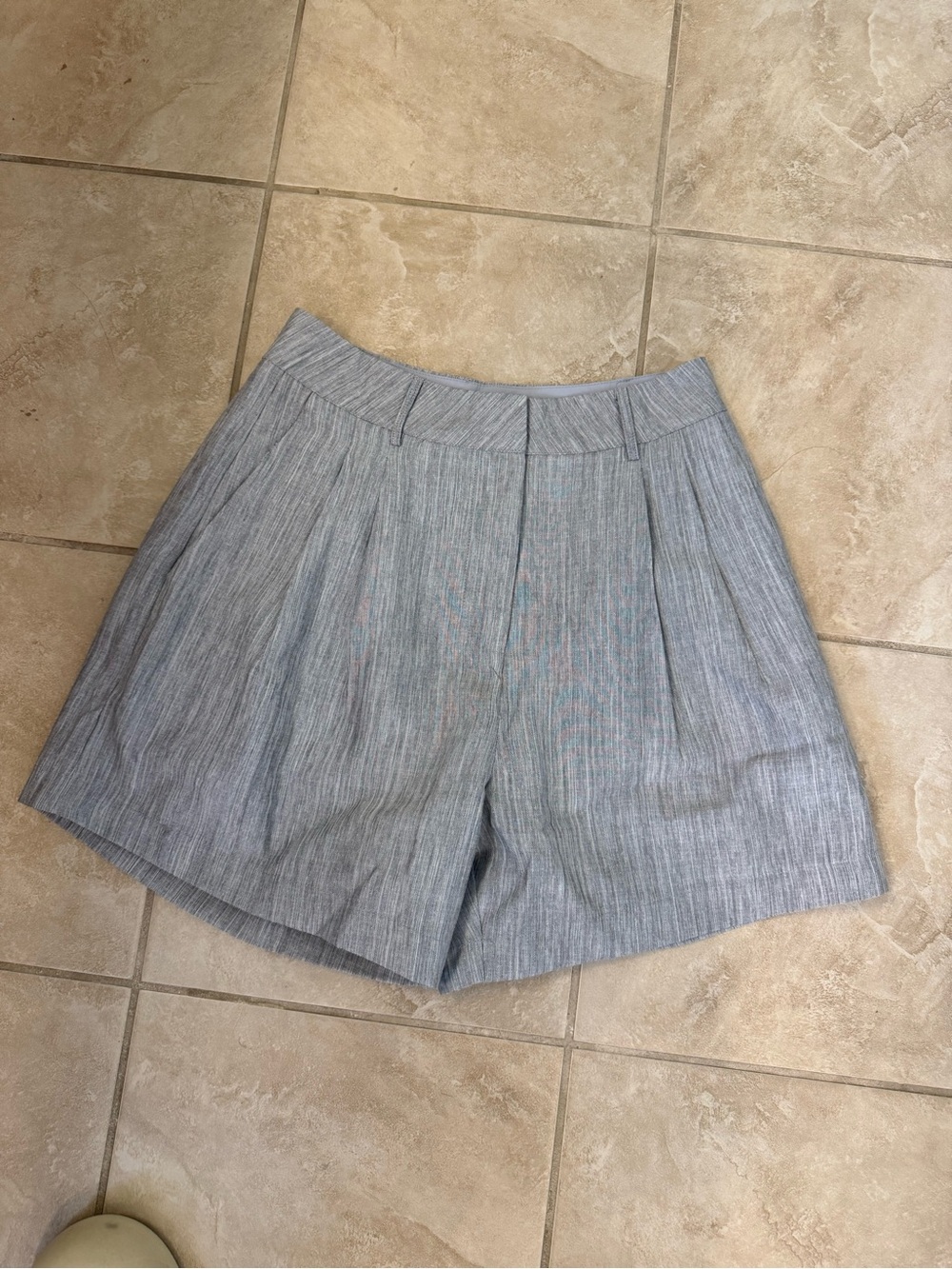 Aritzia no tag Light Gray Pleated Tailored Shorts